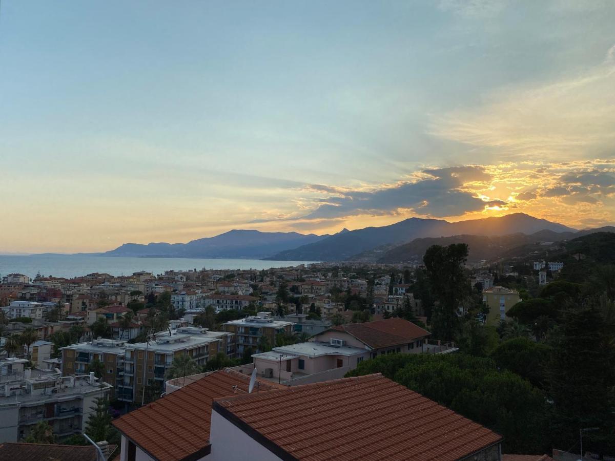 Casa Petra - Appartamento Vista Mare Citta Vecchia Bordighera Luaran gambar